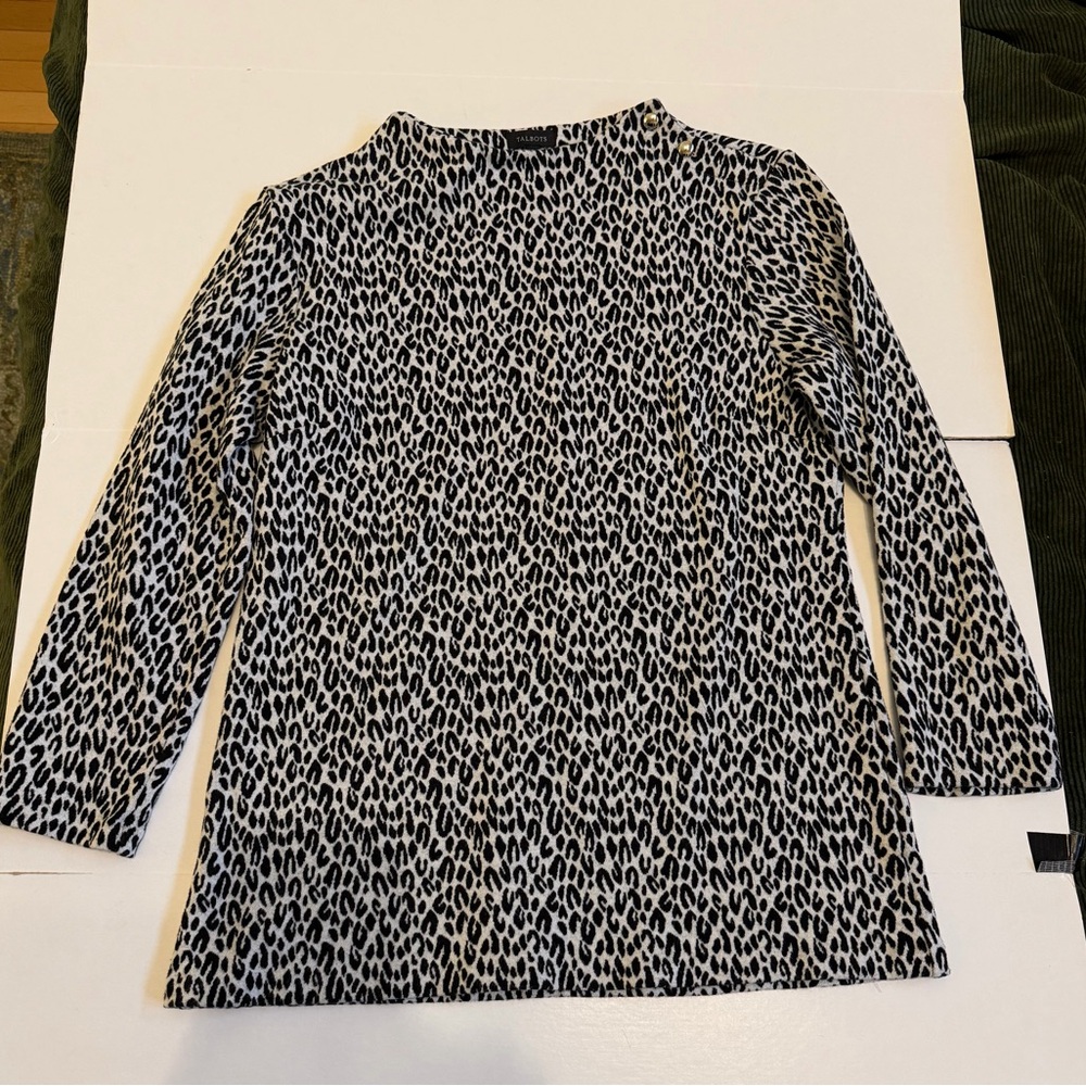 Talbots Knit animal print top size XS/S black/white